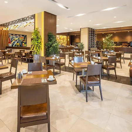 Ramada Plaza By Wyndham Tekstilkent מלון