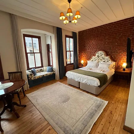 Inn Levant De Luxe *