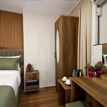 Aurora Eco فندق