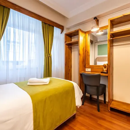 Maniz Aparthotel