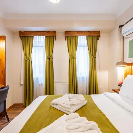 Maniz Aparthotel