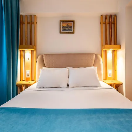 Maniz Aparthotel