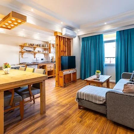 Maniz Aparthotel