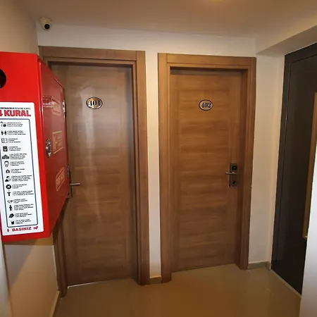 Metrohill Hotel *
