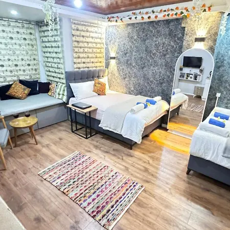 Taksim Camellia *