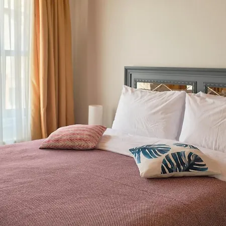 Nostalgic & Comfortable Historical Home! Willa