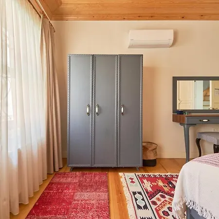 Willa Nostalgic & Comfortable Historical Home! *