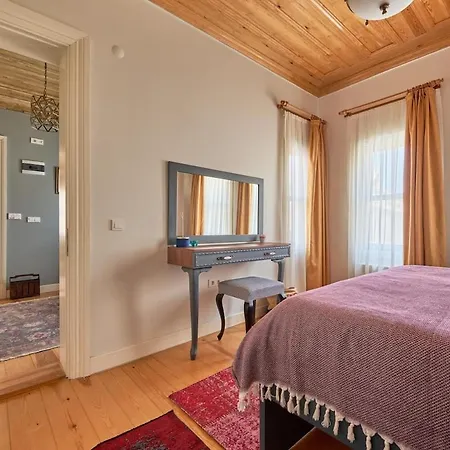 Willa Nostalgic & Comfortable Historical Home!