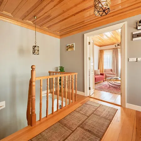 Nostalgic & Comfortable Historical Home! Willa