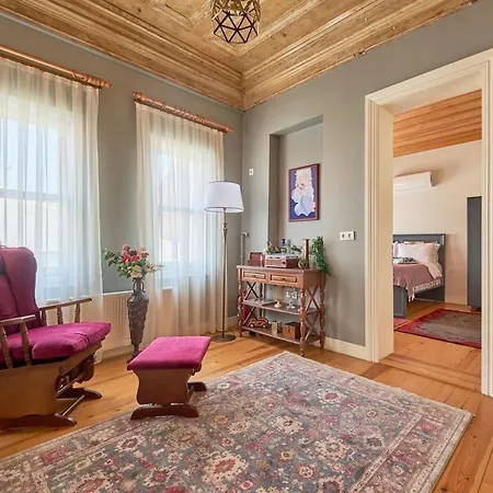 Willa Nostalgic & Comfortable Historical Home!