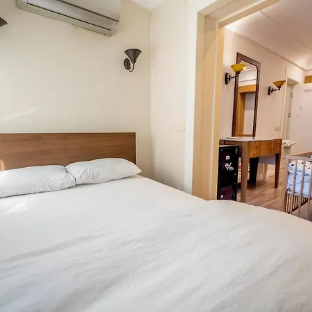 Spacious Apartment, 1-min To Taksim Square Apartament