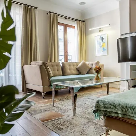 Spacious Apartment, 1-min To Taksim Square Appartement