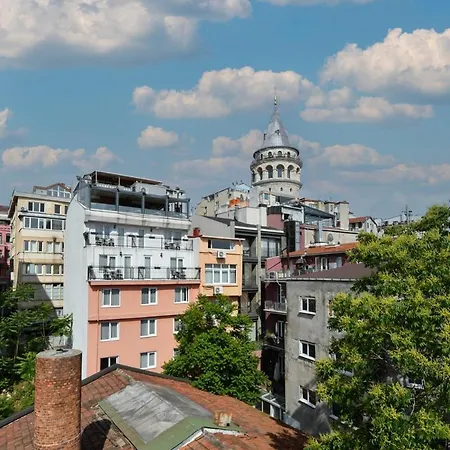 Galata Tower Is Almost In Your Bedroom And In The Balconies Rooftop Terrace With Golden Horn View Istambul