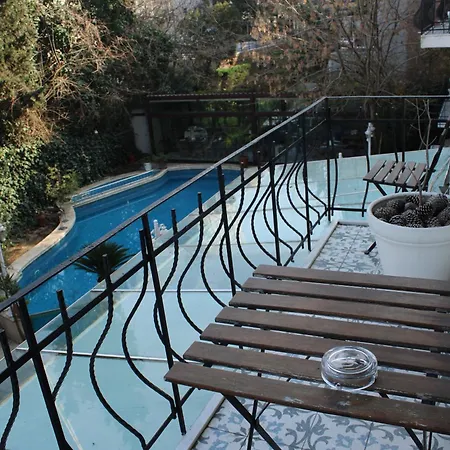 Blanche & Garden Pool Hotel 3*