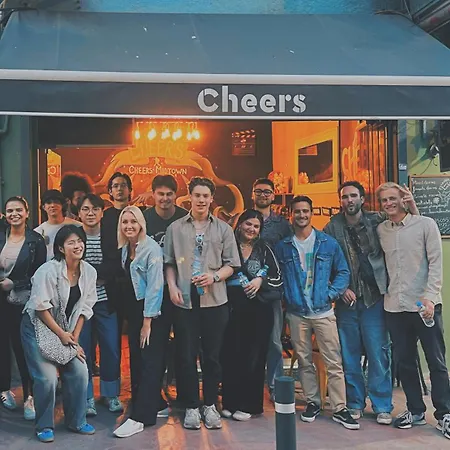 Cheers Midtown Hostel