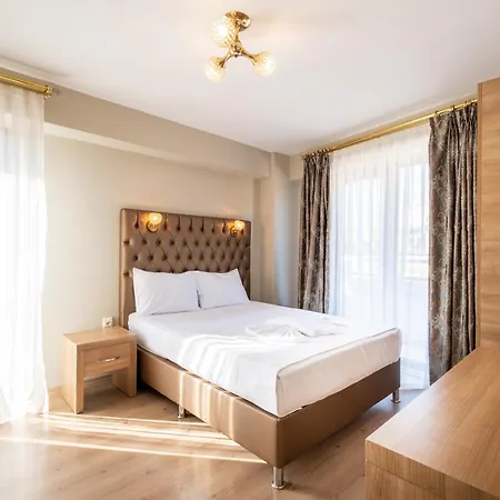Hotel Lavin & *