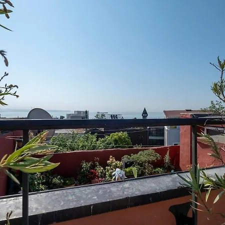 Terrace Triplex In Peninsula Villa