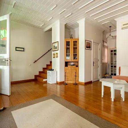 Terrace Triplex In Peninsula Villa
