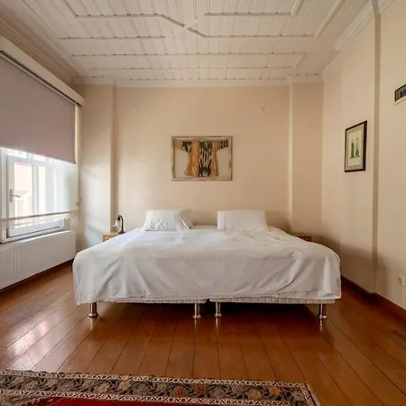 Villa Terrace Triplex In Peninsula *