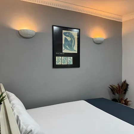 Apartment Perahomes For Light Sleeper Istanbul