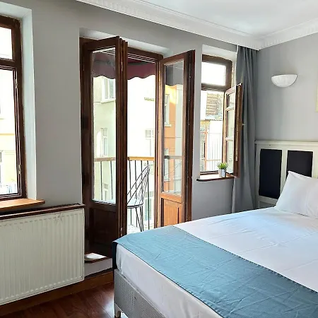 Perahomes Wooden Flat With Small Balcony *