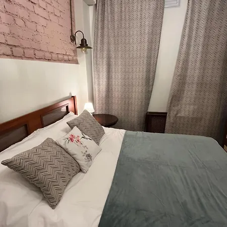 Levant De Luxe Inn