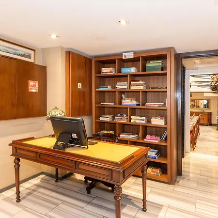 Hotel Pera Tulip & 4*