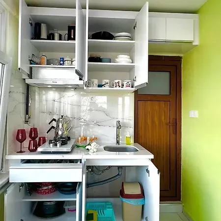 Istanbulun Kral Dairesi Asansoerlue Ve 2 Klimali