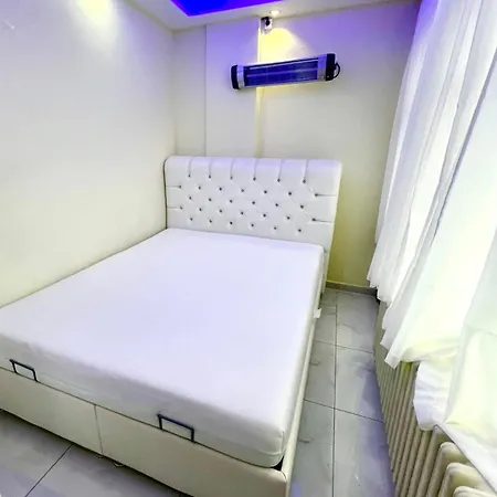 Apartment Istanbulun Kral Dairesi Asansoerlue Ve 2 Klimali