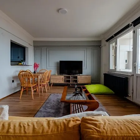 Bosphorus View With 2 Bedrooms Apartment