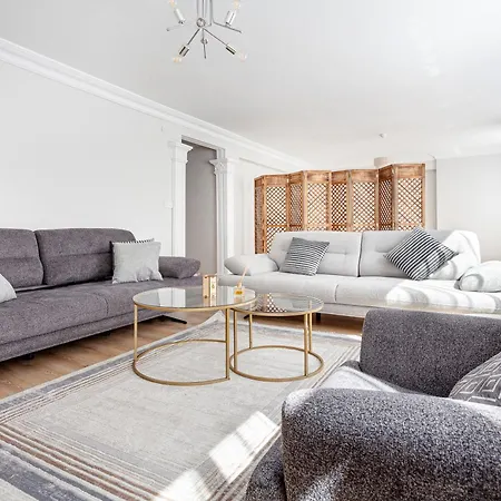 Chic Spacious 4br With Lift On Main Street 2m Metro