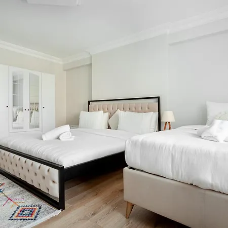 Apartment Chic Spacious 4br With Lift On Main Street 2m Metro