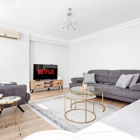Chic Spacious 4br With Lift On Main Street 2m Metro Apartment *