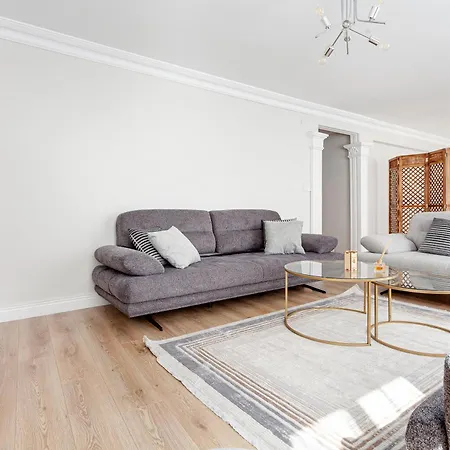 Chic Spacious 4br With Lift On Main Street 2m Metro Istanbul