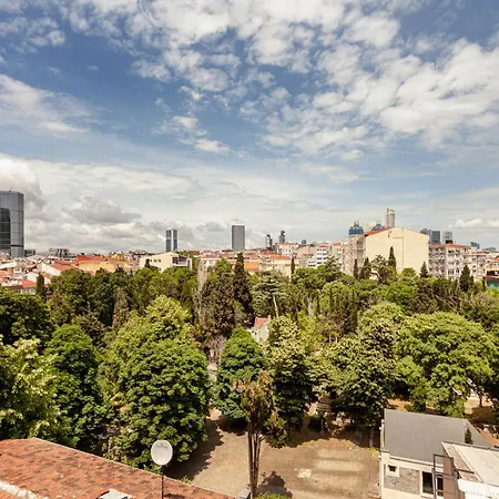 Chic Spacious 4br With Lift On Main Street 2m Metro Apartment
