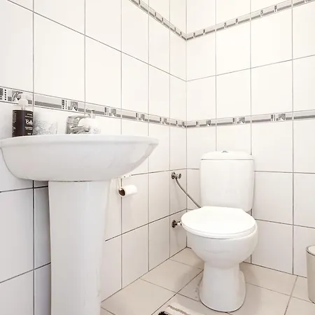 Chic Spacious 4br With Lift On Main Street 2m Metro Apartment Istanbul