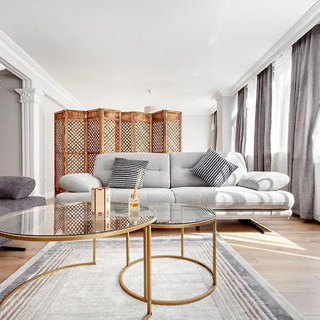 Apartment Chic Spacious 4br With Lift On Main Street 2m Metro Istanbul