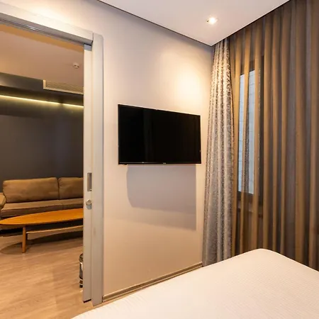 Pera Tulip & Hotel
