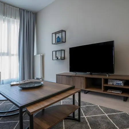 Apartment Stylish Urban Apt- Soak Up The City's Vibes *