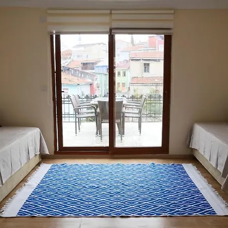 Villa Stylish Triplex With Turkish Bath, Terrace, Location