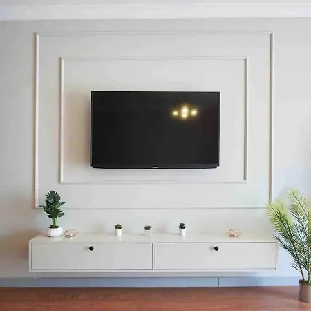 Modern And Close To Center Apartment *