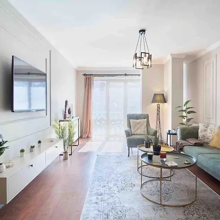 Modern And Close To Center Apartment *