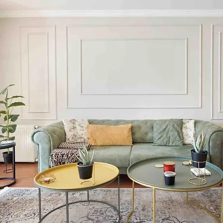 Modern And Close To Center