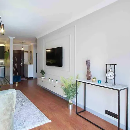 Modern And Close To Center Apartment *