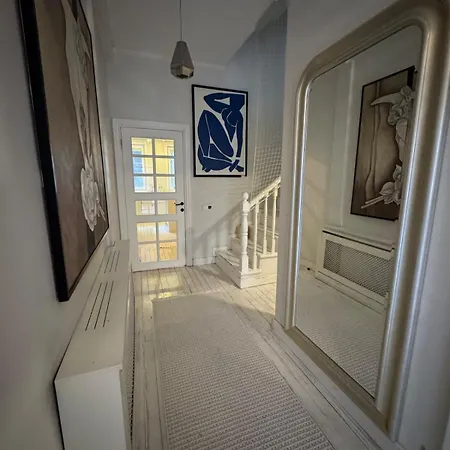 Holiday home Historic White Mansion Bosphorus & Church View *