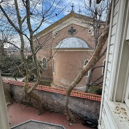Holiday home Historic White Mansion Bosphorus & Church View