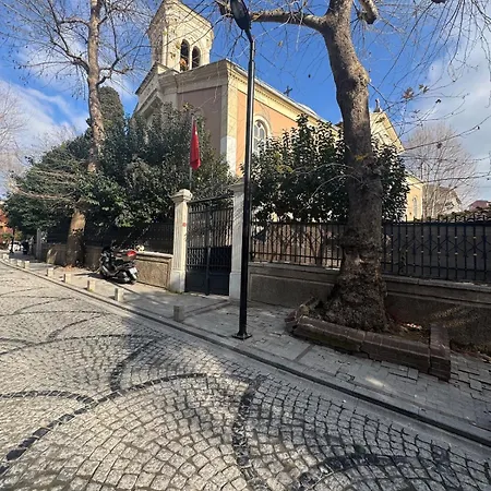 Historic White Mansion Bosphorus & Church View Holiday home