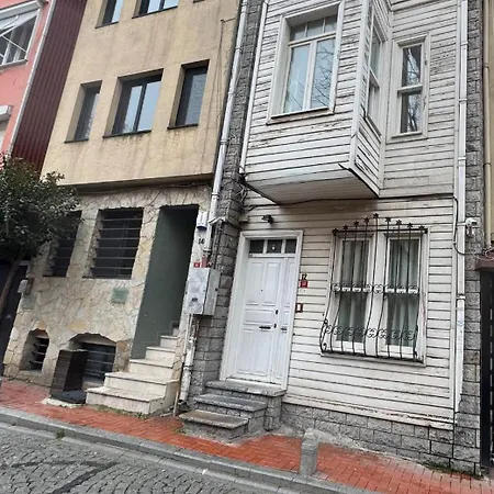 Historic White Mansion Bosphorus & Church View Holiday home