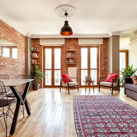 Location With 2 Bedrooms Apartment Istanbul