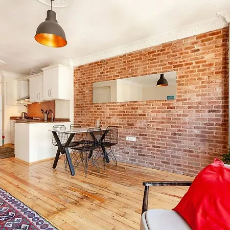 Location With 2 Bedrooms Apartment
